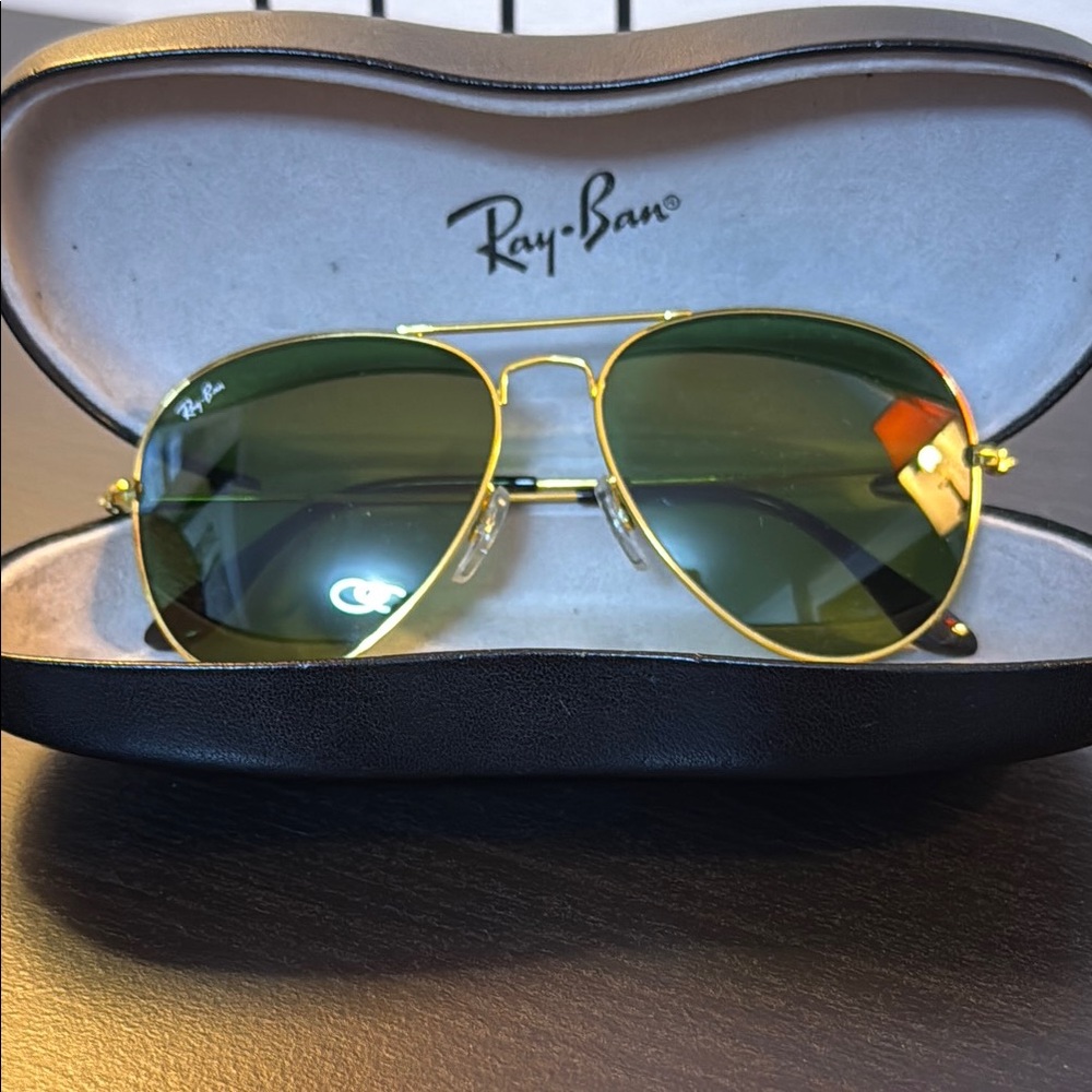 Ray-Ban Classic Gold Aviators